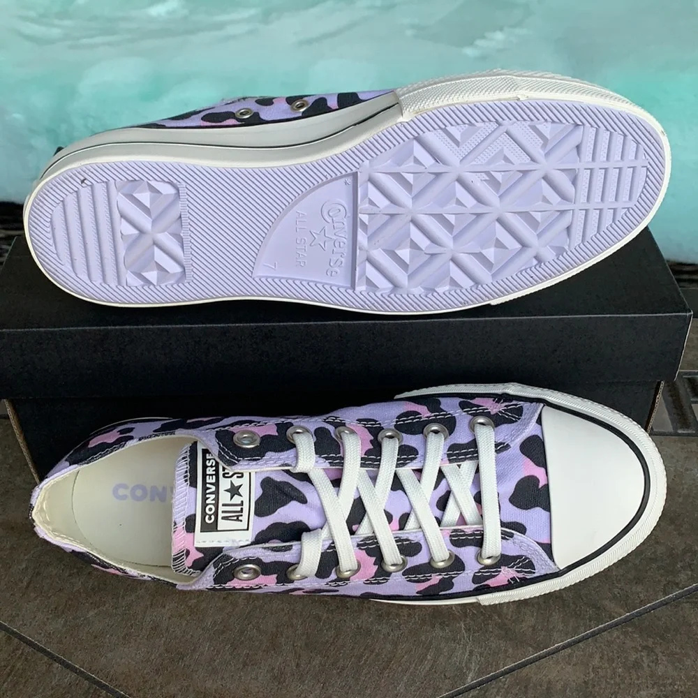 Converse Leopard Print platform sneakers- NWOB - Picture 8 of 14